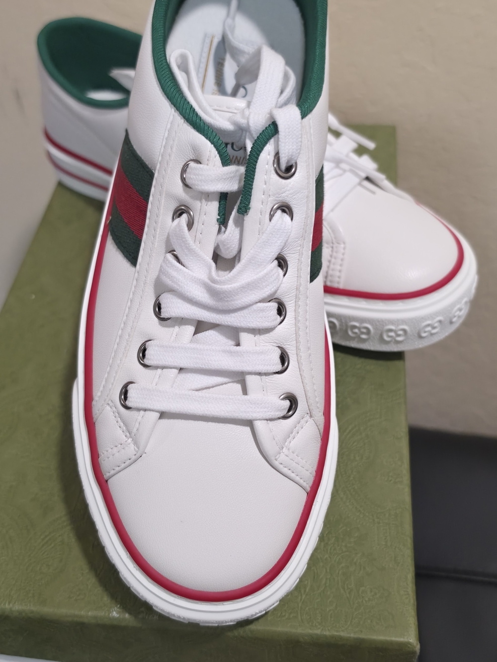 Gucci White Leather Low-Top Sneakers with Green & Red Web - Picture 2 of 5